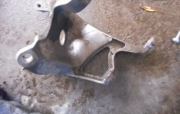Audi A8 S8 D3 4E Engine mounting bracket 4E0199370AR