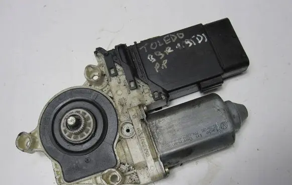 Seat Toledo II (1M) Front door window regulator motor 101434203