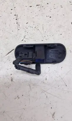 Windshield washer spray nozzle