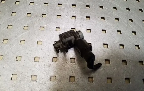 Volkswagen Touareg I Turbo solenoid valve 1J0906283C