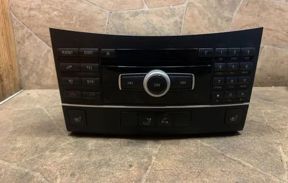 Mercedes-Benz E W212 Radio/CD/DVD/GPS head unit A2129003908 A2129018102