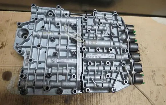 Mercedes-Benz C AMG W203 Transmission gearbox valve body 1060427138