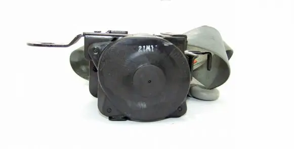 KIA Carens I Rear seatbelt