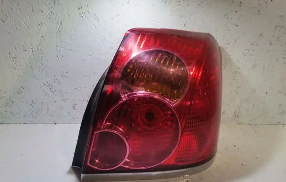 Toyota Avensis T220 Rear/tail lights