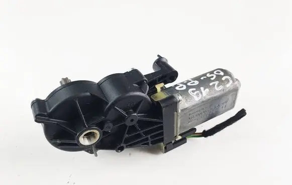 Mercedes-Benz CLS C219 Seat adjustment motor 0390203213