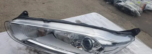 Ford Fiesta Headlight/headlamp 