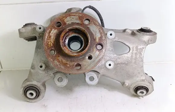 Rear wheel hub spindle/knuckle