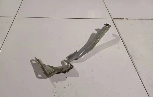 Nissan Note (E11) Tailgate/trunk/boot hinge