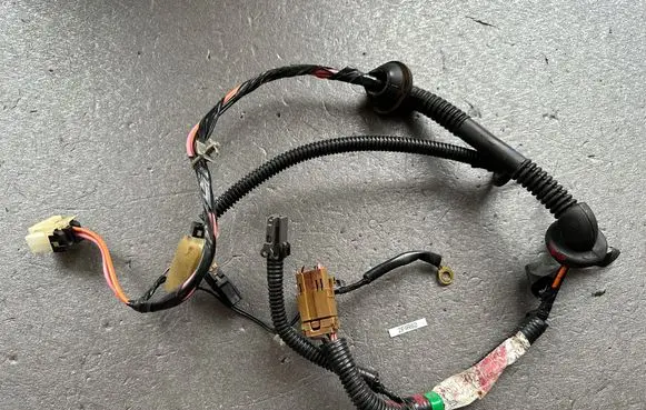 Nissan Patrol Y60 Rear door wiring loom 2405106J20