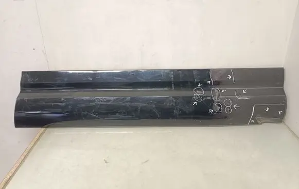 Land Rover Defender Front door trim (molding) L8B221064D