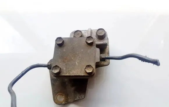 Mitsubishi Space Wagon Air suspension compressor 