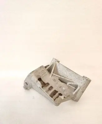 Volvo XC90 Engine mounting bracket 31430470