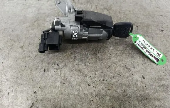 Toyota Yaris Ignition lock 450200D01