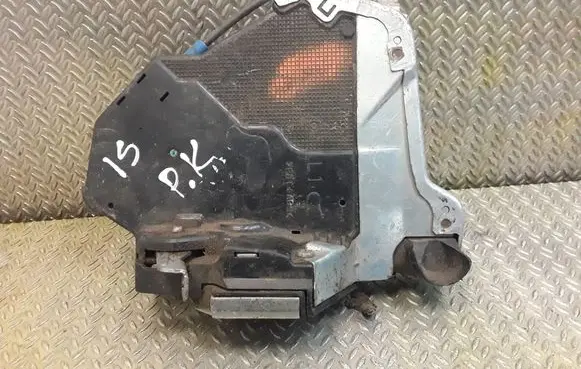 Lexus IS 220D-250-350 Coupe door lock (next to the handle) 6904053090