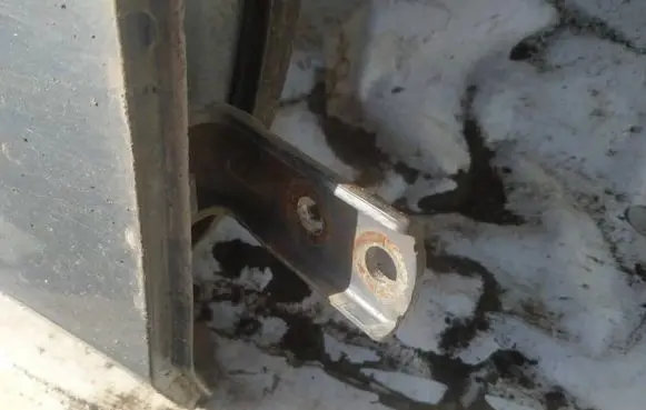 Daihatsu Materia Rear door lower hinge 