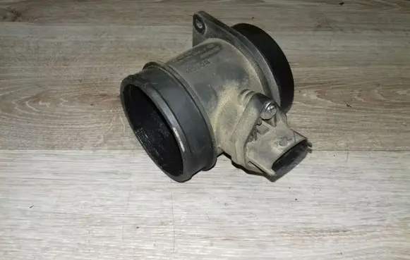 Volvo V70 Mass air flow meter 0280218088 8670115