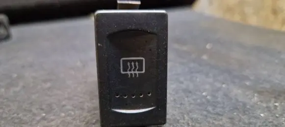 Volkswagen PASSAT B5.5 Windscreen/window heater switch 3B0959621C