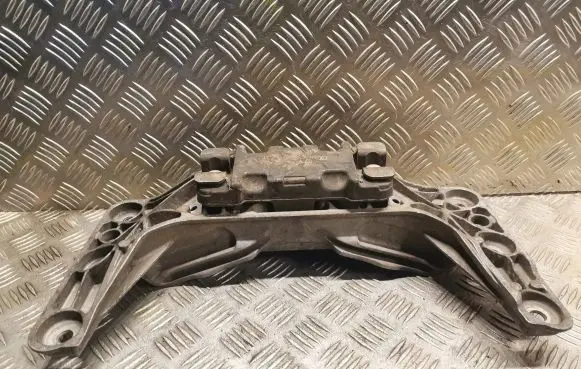 BMW 6 E63 E64 Gearbox mounting bracket 6764617