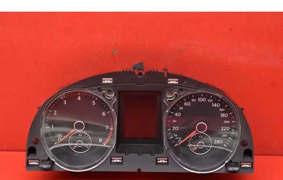 Volkswagen PASSAT CC Speedometer (instrument cluster) 3C8920870B