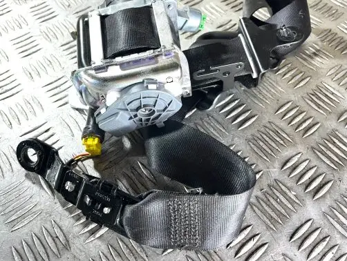 Volvo V60 Front seatbelt 616155700