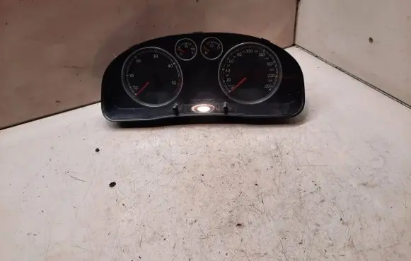 Volkswagen PASSAT B5.5 Speedometer (instrument cluster) 3B0920805A VWZ7Z0Y3062833