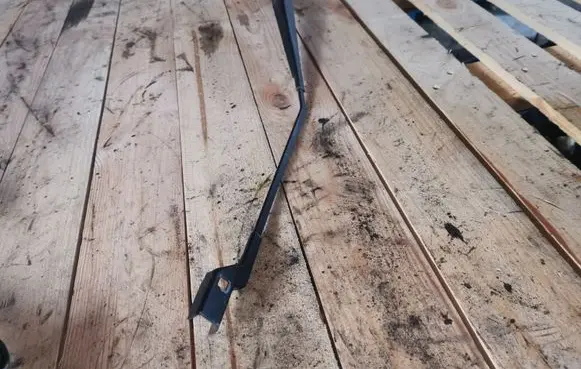 Volvo S40 Front wiper blade arm