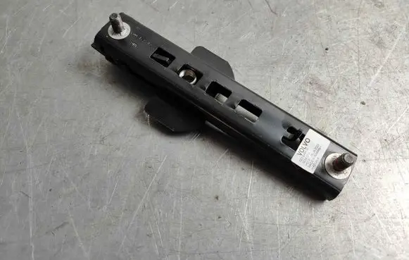 Volvo C40 Seat belt height adjuster 32341210 8632605