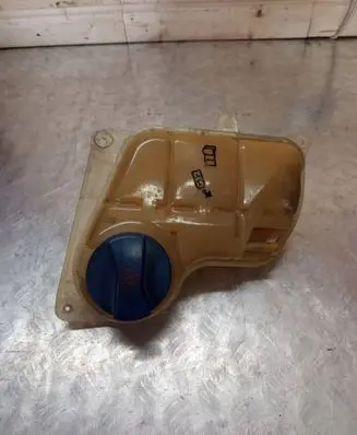 Volkswagen PASSAT B5 Coolant expansion tank/reservoir 8D0121403J