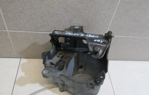 Volvo V60 Fuel filter bracket/mount holder AV6Q9180CA