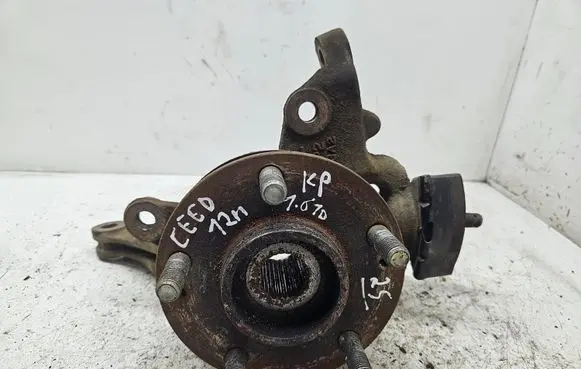 KIA Pro Cee'd I Front wheel hub