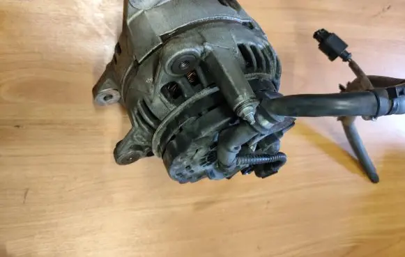 Volkswagen Golf VI Generator/alternator 03f903023d
