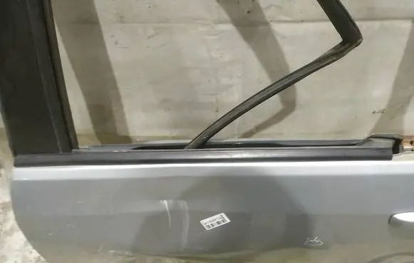 Honda CR-V Rear door glass trim molding 