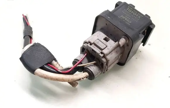 Toyota Avensis T270 Glow plug pre-heat relay 2861067010 1567000671