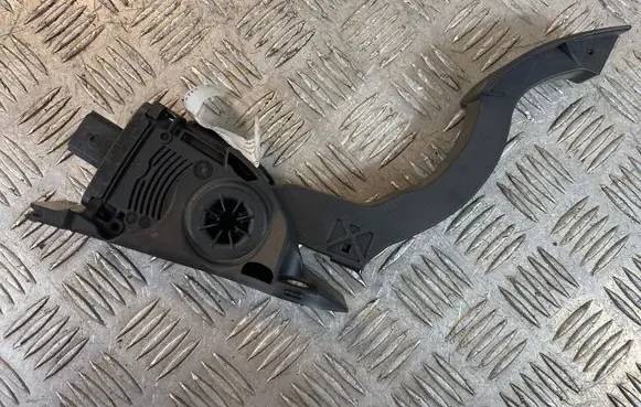 Ford Focus Accelerator throttle pedal EV619F836AA 6PV01036880