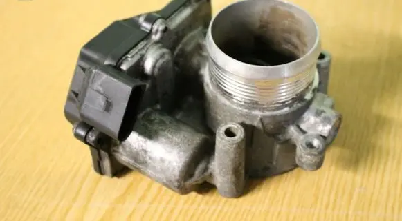 Volkswagen PASSAT B6 Throttle valve 03L128063E