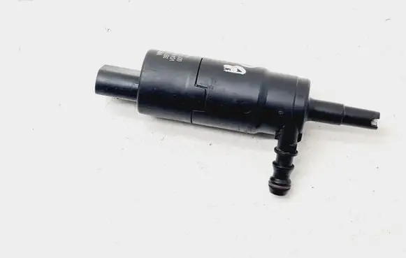 Volkswagen PASSAT B6 Headlight washer pump 3B7955681