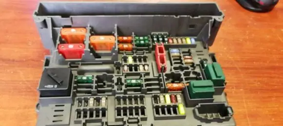 BMW 1 E81 E87 Fuse module 9119446
