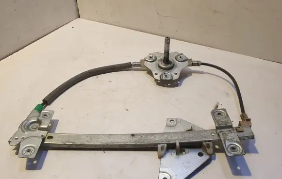 Rear door manual window regulator