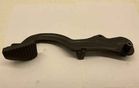 Peugeot 307 Accelerator throttle pedal 10381217D 05004