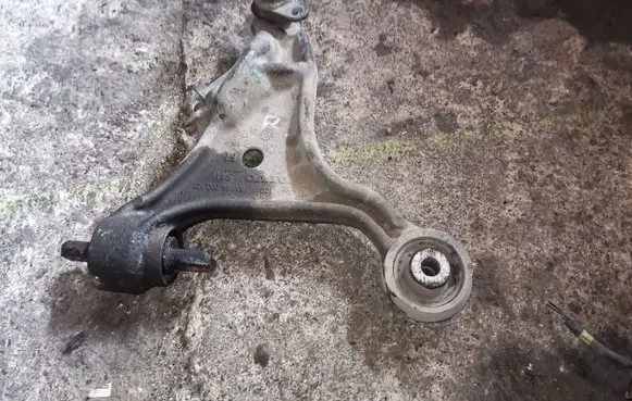 Volvo V70 Front lower control arm/wishbone