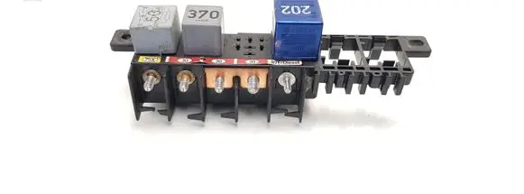 Volkswagen PASSAT B5.5 Fuse box set 8L0941822A 896083000