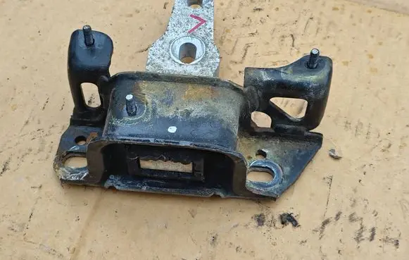 Ford Fiesta Gearbox mounting bracket 