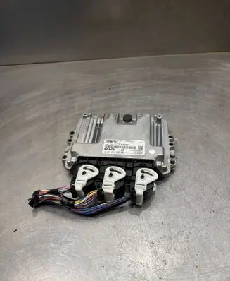 Mazda 3 II Engine control unit/module 7M6112A650BC 0281015963
