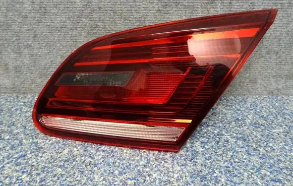 Tailgate rear/tail lights