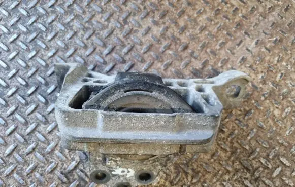 Ford Focus Engine mount bracket CV616F012EB