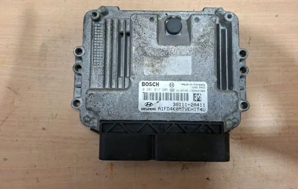 Hyundai i30 Engine control unit/module 391112A411 0281017205 1039S41589