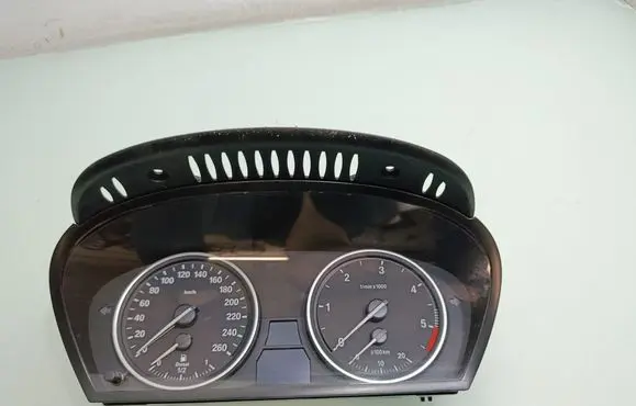 Speedometer (instrument cluster)