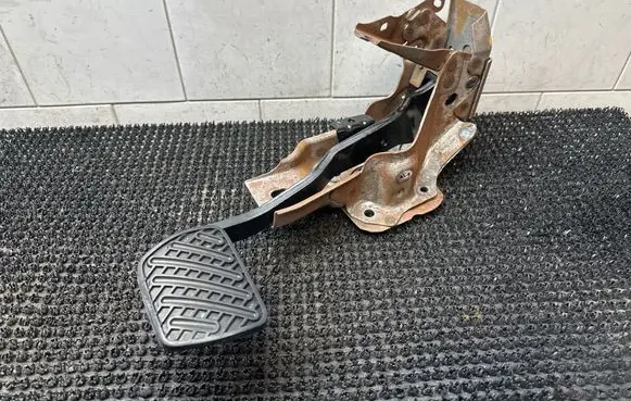 Infiniti QX60 L50 Brake pedal 