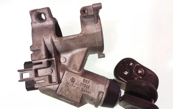 Volkswagen Golf III Ignition lock 357905851