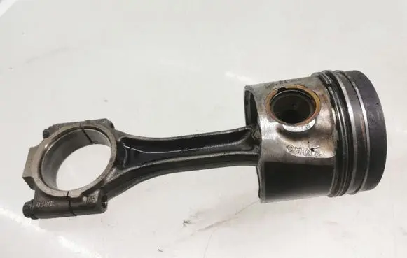 Skoda Octavia Mk2 (1Z) Piston with connecting rod 038G BKC